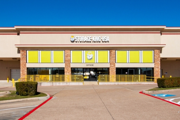 Storage Units at Storage King USA - 127 - Carrollton, TX - Rosemeade Pkwy - 2515 East Rosemeade Parkway