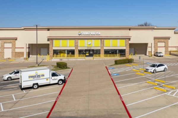 Storage Units at Storage King USA - 127 - Carrollton, TX - Rosemeade Pkwy - 2515 East Rosemeade Parkway