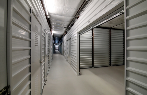 Facility photo: //images.sparefoot.com/medium/24215268c98adbbaa7a.jpg