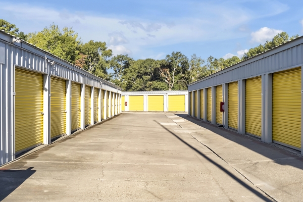 Facility photo: //images.sparefoot.com/medium/24215668c9914c00780.jpg