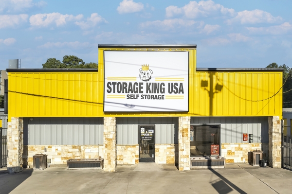 Facility photo: //images.sparefoot.com/medium/24215668c9914e4fd46.jpg