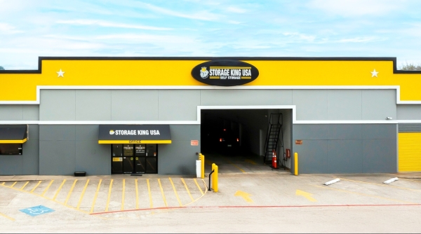 Facility photo: //images.sparefoot.com/medium/24215768c9925f43c9e.jpg