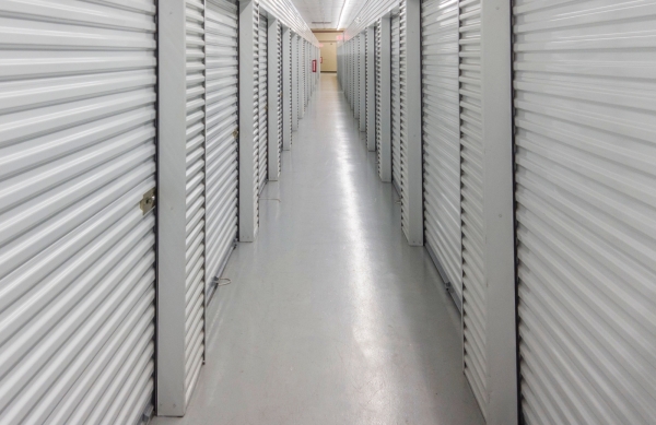 Facility photo: //images.sparefoot.com/medium/24215768c9926d56a41.jpg