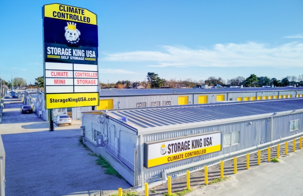 Storage Units at Storage King USA - 150 - Veterans Memorial Dr - 13001 Veterans Memorial Drive