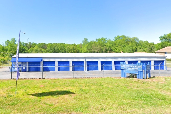 Facility photo: //images.sparefoot.com/medium/24215968cc4c8bc2544.jpg