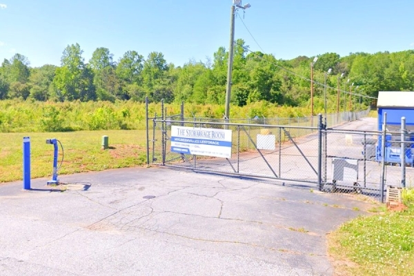 Facility photo: //images.sparefoot.com/medium/24215968cc4cb2cc311.jpg