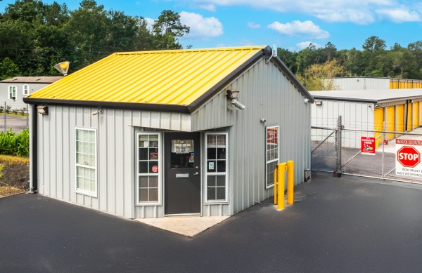 Facility photo: //images.sparefoot.com/medium/24216868cace40d1e69.jpg