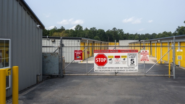 Facility photo: //images.sparefoot.com/medium/24216868cace4649659.jpg