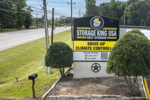 Facility photo: //images.sparefoot.com/medium/24216868cace48833c7.jpg