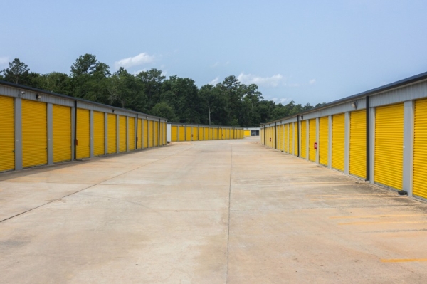 Facility photo: //images.sparefoot.com/medium/24216868cace4c2d7d4.jpg