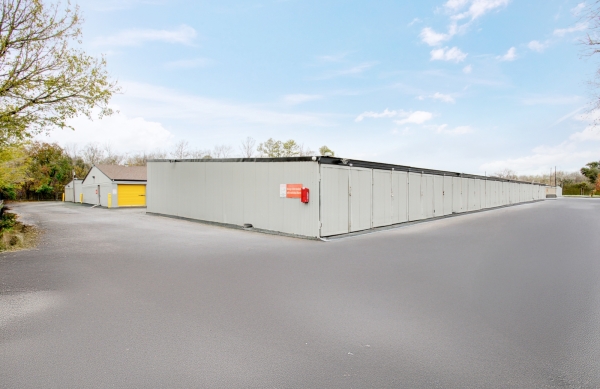 Facility photo: //images.sparefoot.com/medium/24217168cadaa32459e.jpg