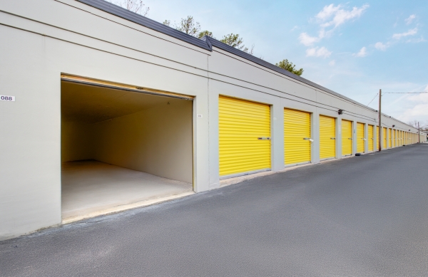 Facility photo: //images.sparefoot.com/medium/24217168cadaa9e53d3.jpg