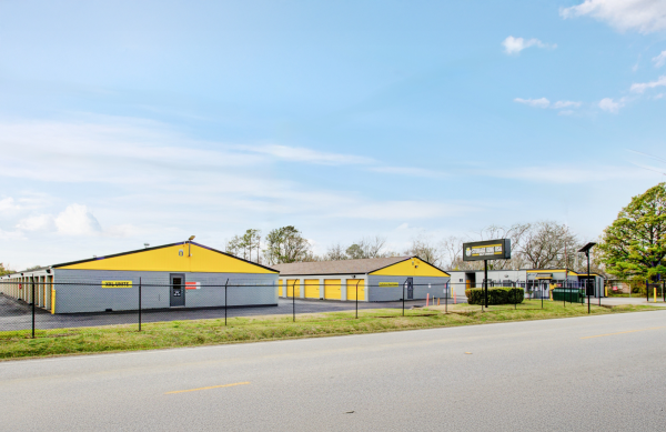 Facility photo: //images.sparefoot.com/medium/24217168cadaaca4306.png