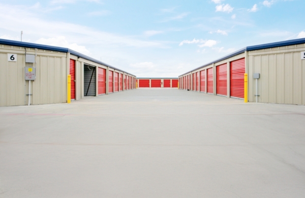 Facility photo: //images.sparefoot.com/medium/24217368caeca299e07.jpg
