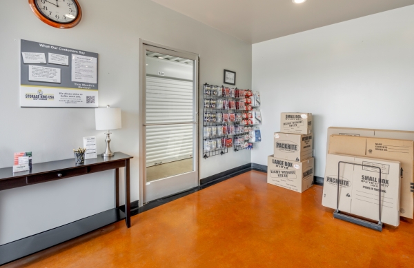 Facility photo: //images.sparefoot.com/medium/24217468caeaf2e719d.jpg