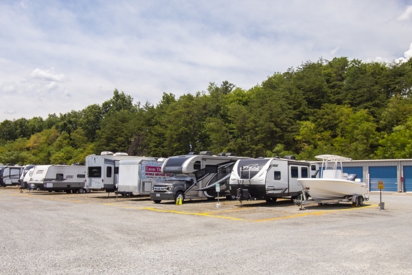 Facility photo: //images.sparefoot.com/medium/24217768cae0b768201.jpg