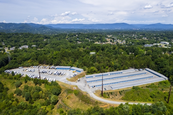 Facility photo: //images.sparefoot.com/medium/24217768cae0b8cf3a9.jpg