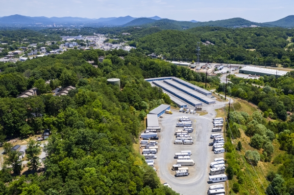 Facility photo: //images.sparefoot.com/medium/24217768cae0bb2c4d0.jpg