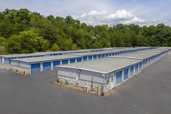 Facility photo: //images.sparefoot.com/medium/24217768cae0be35689.jpg