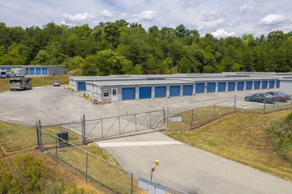 Facility photo: //images.sparefoot.com/medium/24217768cae0c091fe3.jpg