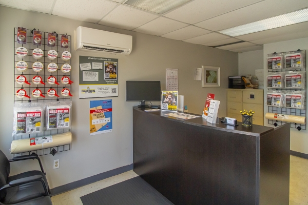 Facility photo: //images.sparefoot.com/medium/24217768cae0c1bc86a.jpg