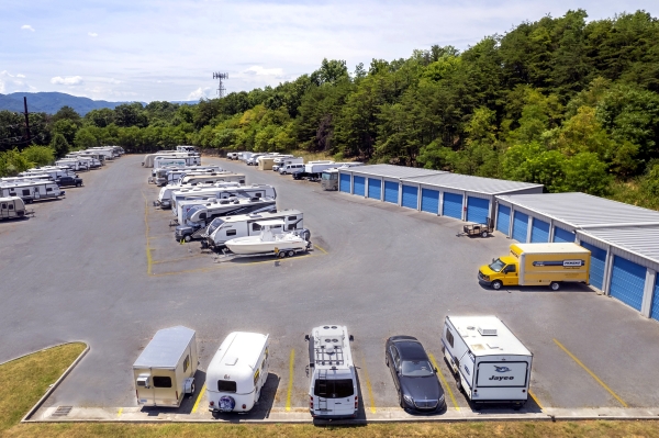 Facility photo: //images.sparefoot.com/medium/24217768cae0c30e70b.jpg