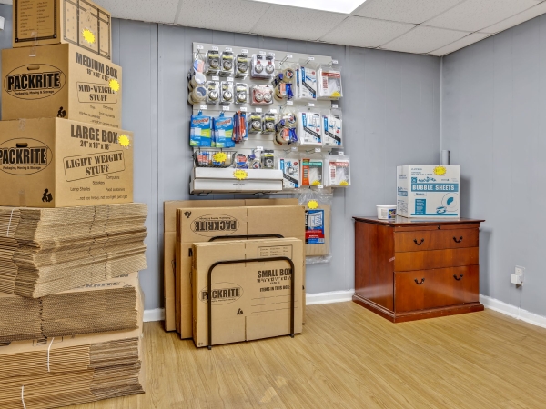 Facility photo: //images.sparefoot.com/medium/24217868cae2da7b7ca.jpg