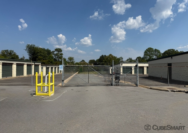 Facility photo: //images.sparefoot.com/medium/242179695cb72427d92.jpg