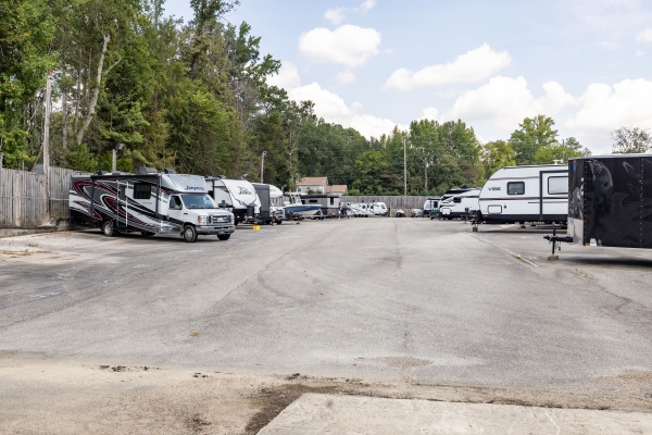 Facility photo: //images.sparefoot.com/medium/24218468d6e33d8ebf0.jpg