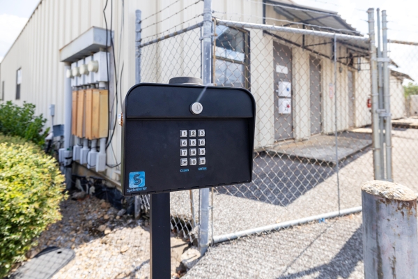 Facility photo: //images.sparefoot.com/medium/24218568d6b65d053c6.jpg