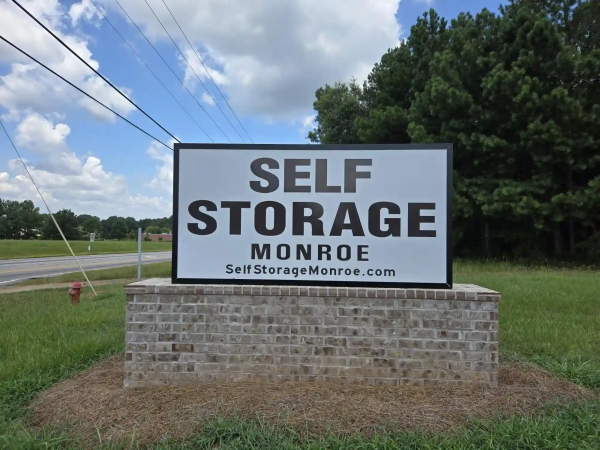 Facility photo: //images.sparefoot.com/medium/24218768dacbeab6298.jpg