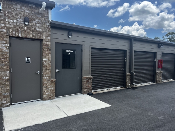 Facility photo: //images.sparefoot.com/medium/24218768dacbee14180.jpg