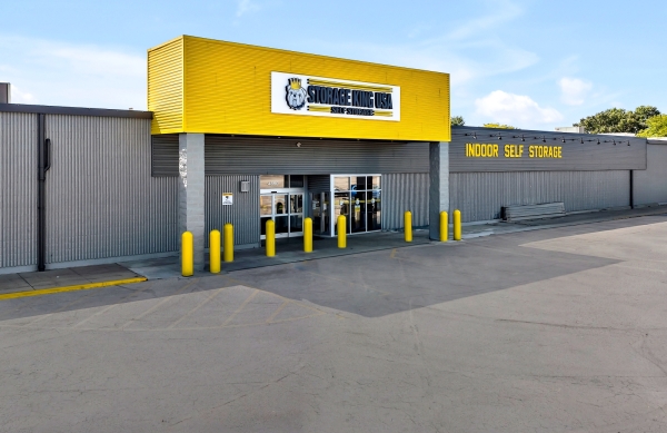 Facility photo: //images.sparefoot.com/medium/24219268cc1b72aa31d.jpg