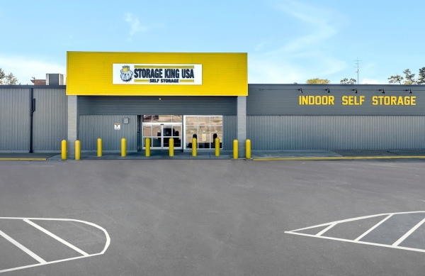 Facility photo: //images.sparefoot.com/medium/24219268cc1b751d15b.jpg