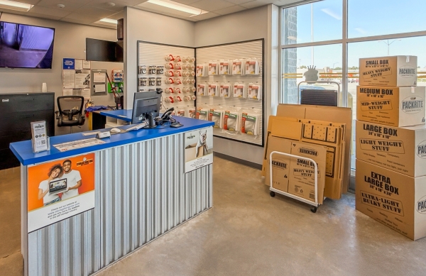 Facility photo: //images.sparefoot.com/medium/24219268cc1b7745e8d.jpg