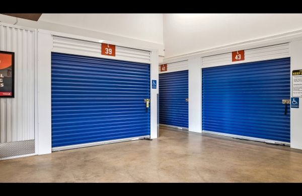 Facility photo: //images.sparefoot.com/medium/24219268cc1b7974cf9.jpg