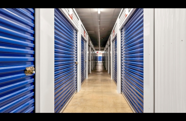 Facility photo: //images.sparefoot.com/medium/24219268cc1b7a9b42c.jpg