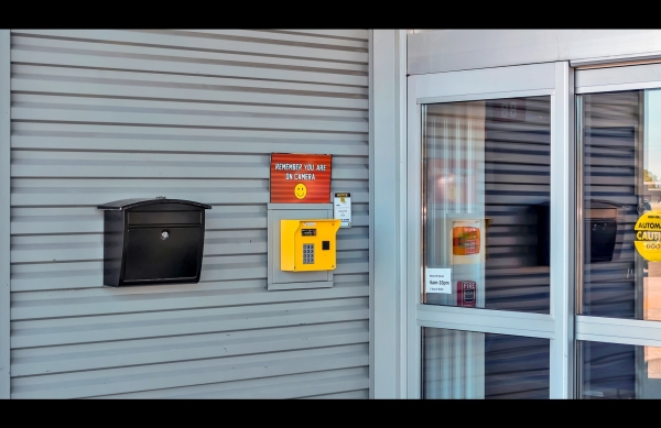Facility photo: //images.sparefoot.com/medium/24219268cc1b7ce8b25.jpg
