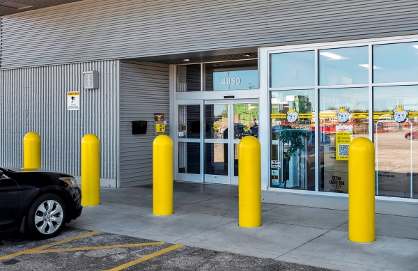 Facility photo: //images.sparefoot.com/medium/24219268cc1b7e02a05.jpg