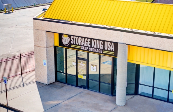Facility photo: //images.sparefoot.com/medium/24219468cc20927519d.jpg