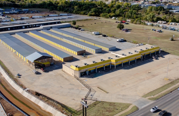 Facility photo: //images.sparefoot.com/medium/24219468cc20938ad0e.jpg