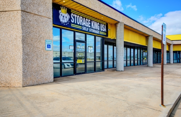 Facility photo: //images.sparefoot.com/medium/24219468cc209bb43c5.jpg
