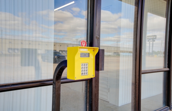 Facility photo: //images.sparefoot.com/medium/24219468cc20a293ad8.jpg