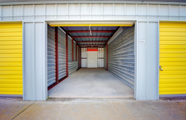 Facility photo: //images.sparefoot.com/medium/24219468cc20a3afbed.jpg