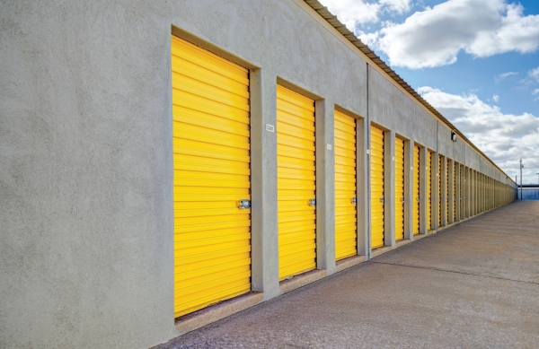 Facility photo: //images.sparefoot.com/medium/24219468cc20a8ac642.jpg
