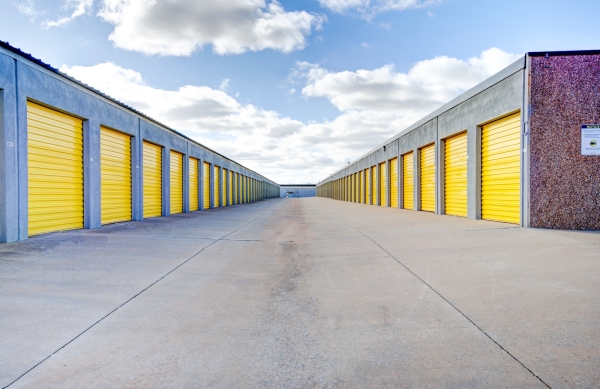 Facility photo: //images.sparefoot.com/medium/24219468cc20a9f1fac.jpg