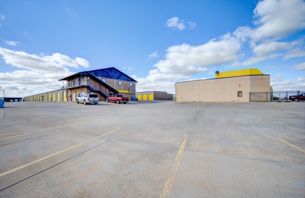 Facility photo: //images.sparefoot.com/medium/24219468cc20ac3e08d.jpg