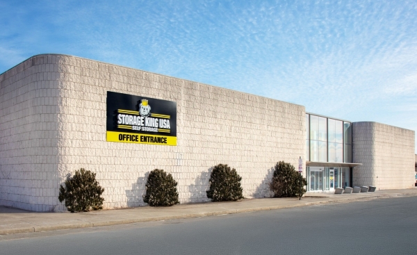 Facility photo: //images.sparefoot.com/medium/24219668ccc34c0ed4a.jpg