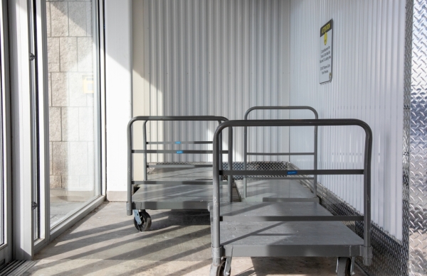 Facility photo: //images.sparefoot.com/medium/24219668ccc39f4176f.jpg