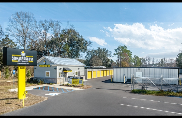 Facility photo: //images.sparefoot.com/medium/24219768cc356f6405f.jpg